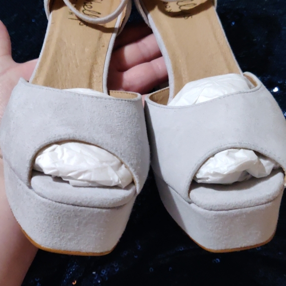Shellys London NEW light grey suede platform heels - Picture 5 of 7